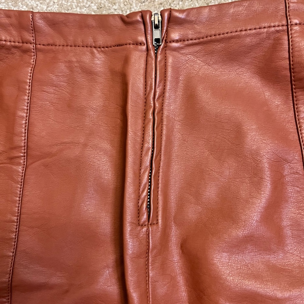 Forever 21 Leather Feeling Mini Skirt - L - Picture 4 of 9